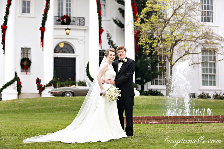 bride and groom in front of the old governors mansion
