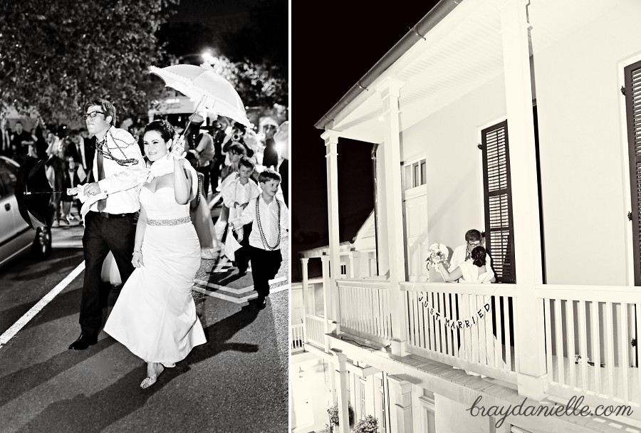 bride and groom kissing on balcony