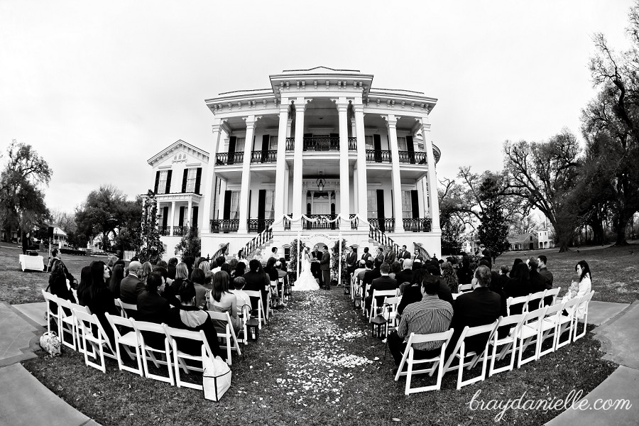 Wedding ceremony oudoors