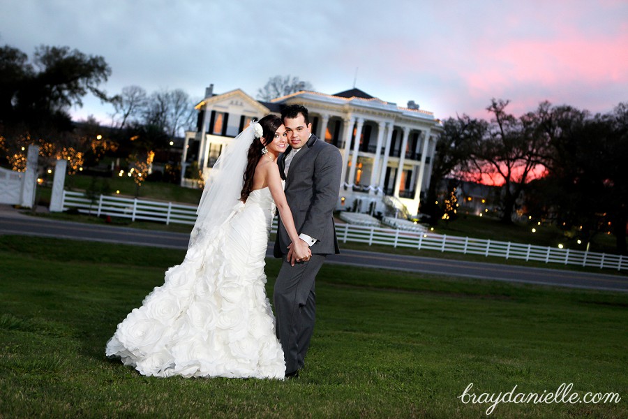 bride and groom in front of plantation